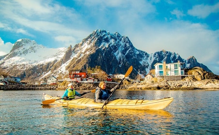 Svolvaer: 2-Hour Winter Kayaking Adventure