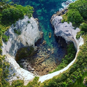 Whitianga: 2-Hour Cathedral Cove and Volcanic Coast Cruise