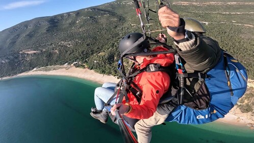 Von Lissabon aus: Paragliding Abenteuer Tour