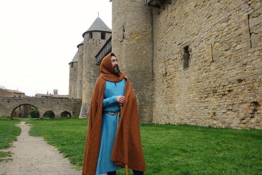Unusual guided tour of Carcassonne at the time of the Builders