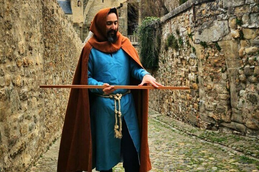 Unusual guided tour of Carcassonne at the time of the Builders