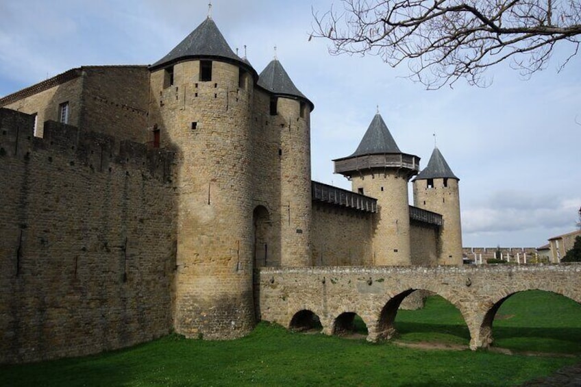 Unusual guided tour of Carcassonne at the time of the Builders