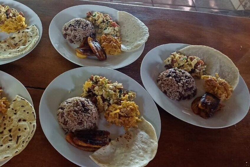 Tortilla, egg, gallo pinto, ripe bananas
