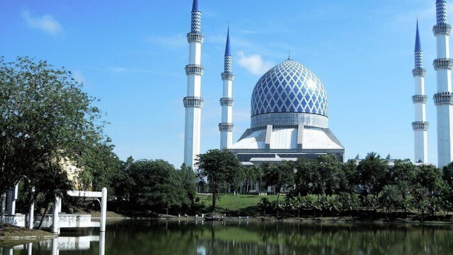 Blue Mosque And Batu Caves Private Tour from Kuala Lumpur