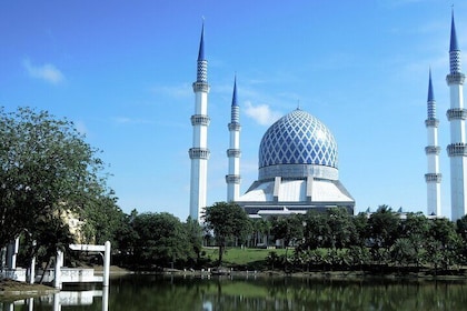 Blue Mosque And Batu Caves Private Tour from Kuala Lumpur