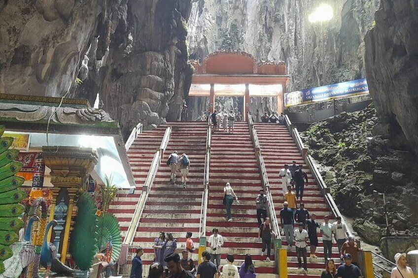 Private Half-Day Tour in Blue Mosque And Batu Caves 