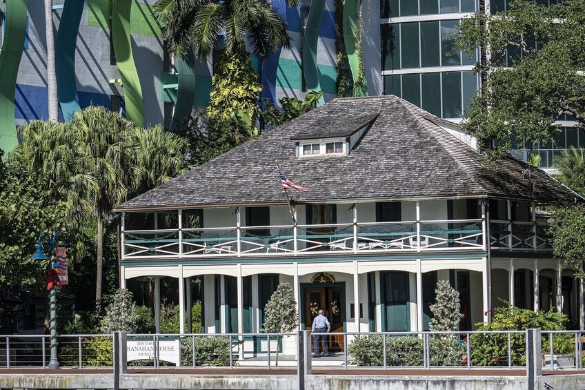 Fort Lauderdale: Millionaire's Homes and Megayachts Cruise + Free Drink
