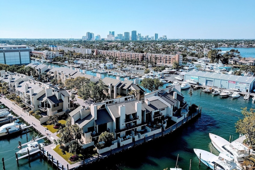 Fort Lauderdale: Millionaire's Homes and Megayachts Cruise + Free Drink 