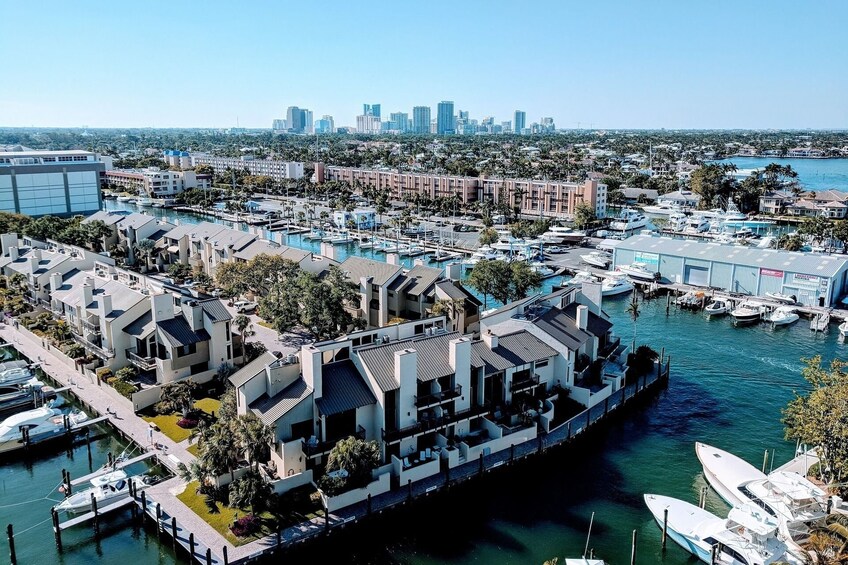 Fort Lauderdale: Millionaire's Homes and Megayachts Cruise + Free Drink