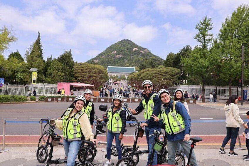 Seoul Afternoon E-Bike Tour
