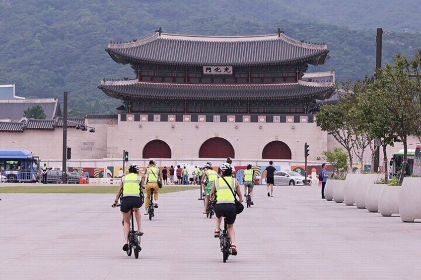 Seoul Afternoon E-Bike Tour
