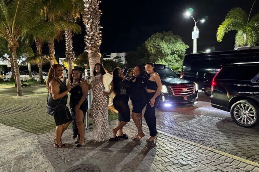 4-Hour VIP Coco Bongo and Club Hopping Private Guided Tour