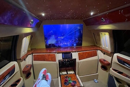 4-Hour VIP Coco Bongo and Club Hopping Private Guided Tour