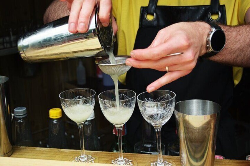 1-Hour Cocktail Masterclass Experience in Dublin