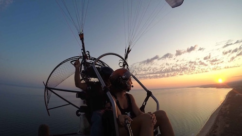 Albufeira: Paragliding vlucht bij zonsondergang