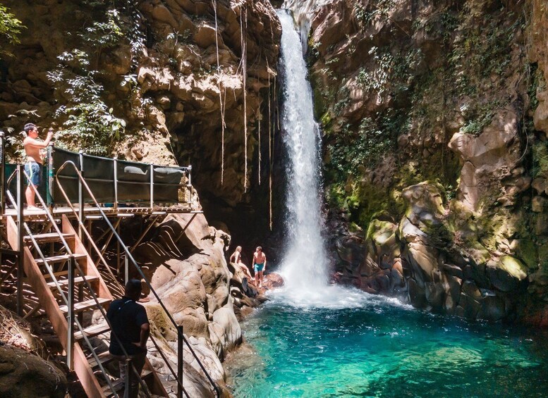 Horseback Riding Tour to the Oropéndola Waterfall