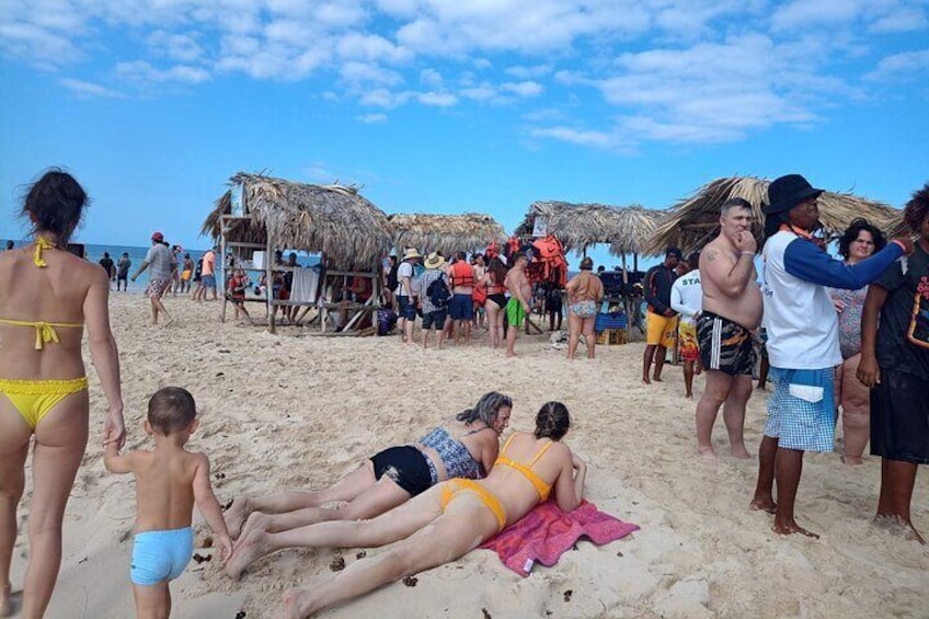 Experience Cayo Arena with Snorkeling and Lunch Buffet
