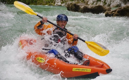 Bovec: Bovec: Puolipäiväinen melontaretki Sočaa pitkin.