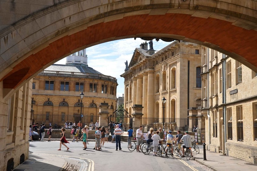 Picture 3 for Activity Oxford: City Bike Tour with Student Guide