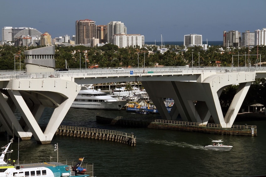 Fort Lauderdale: 90-Min Sunset Cruise Millionaire Home & New River