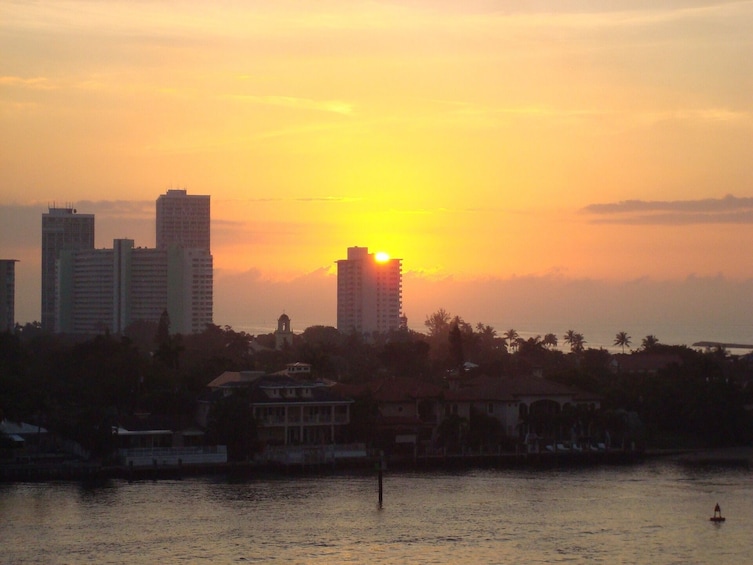 Fort Lauderdale: 90-Min Sunset Cruise Millionaire Home & New River