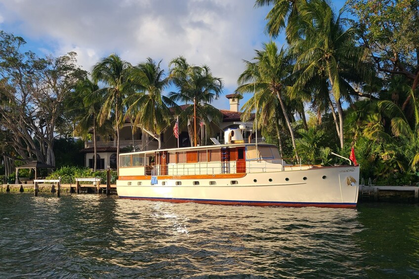 Fort Lauderdale: 90-minute Celebrity Homes Sunset Cruise + Free Drink 