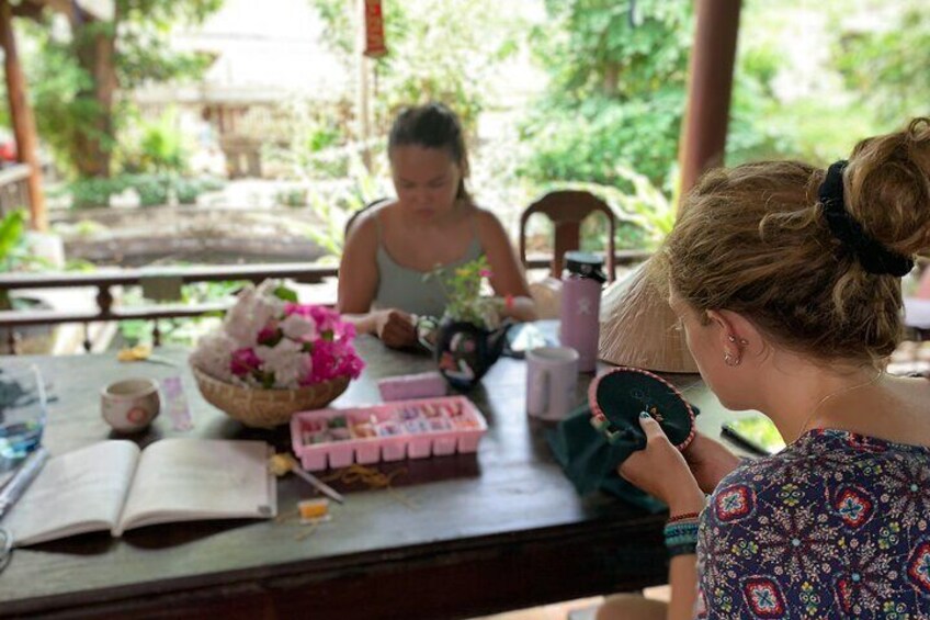 Hand embroidery workshop in Hoi An for beginers