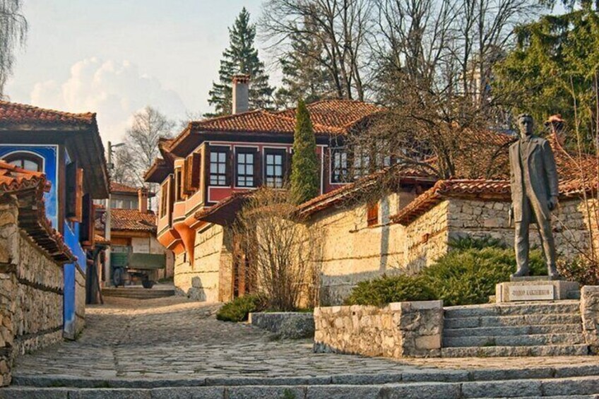 Full-Day Paragliding Guided Adventure with Lunch in Koprivshtica