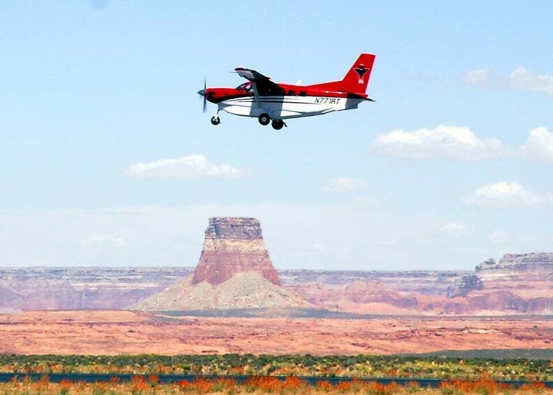 Moab: Monument Valley & Canyonlands Airplane Combo Tour