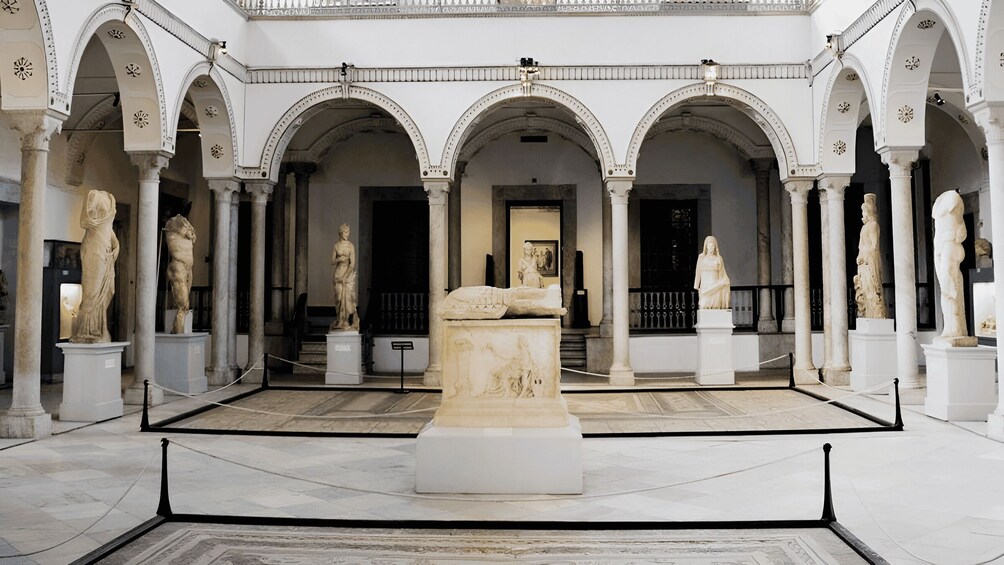 Picture 4 for Activity From Tunis: Bardo Museum, El-Zitouna mosque, and Medina