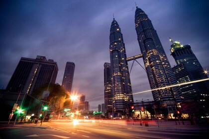 Kuala Lumpur: Buffet Dinner at Atmosphere 360 and Night Tour