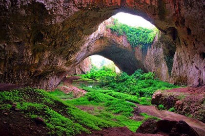 Sofia: visite de Lovech, de la grotte Devetaki et des cascades de Krushuna