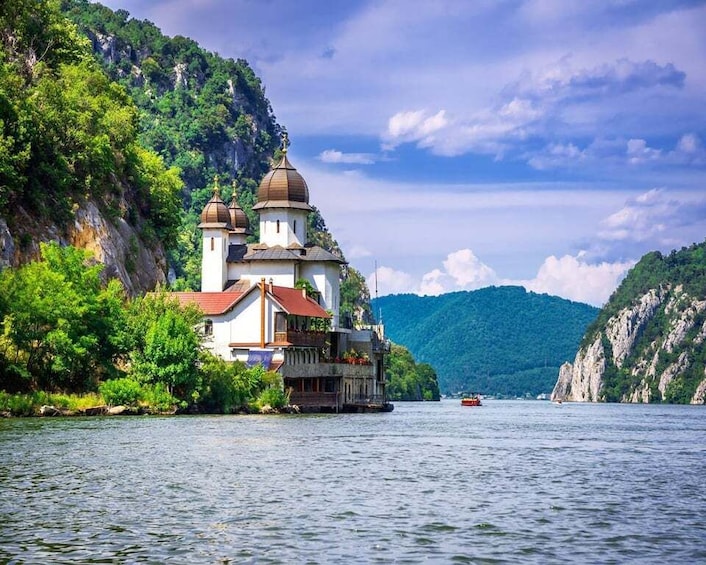 Picture 4 for Activity Belgrade: Iron Gate National Park Tour with 1-Hour Speedboat