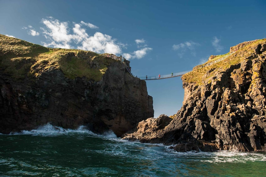 From Belfast: Full-Day Giants Causeway Land and Boat Tour