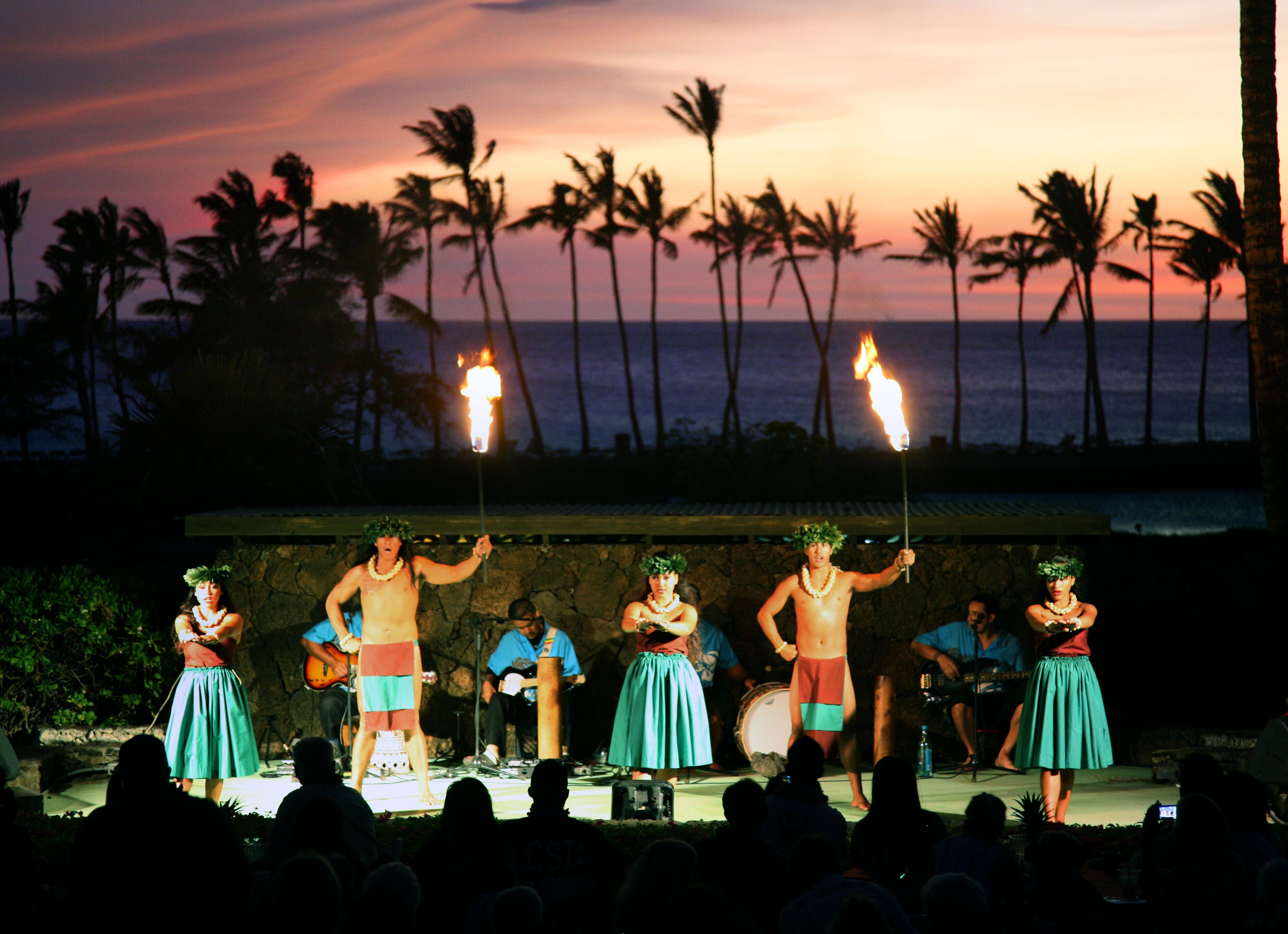 El Luau al atardecer en Waikoloa Beach Marriott Resort