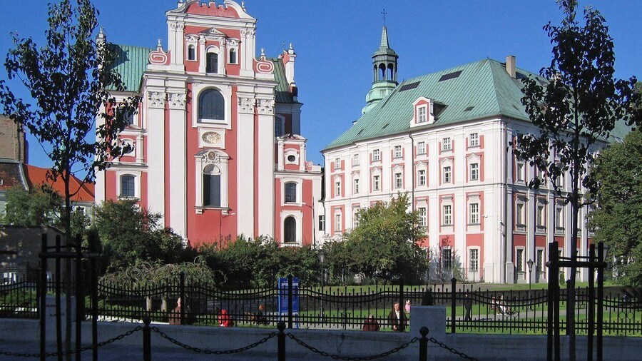 Poznan Old Town and Croissant Museum Private Walking Tour
