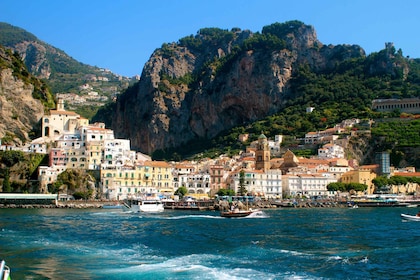 Amalfi: Amalfi: Tutustu viehättävään kaupunkiin yksityisellä kierroksella