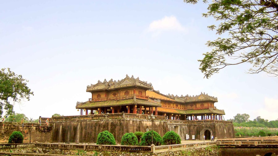 Hue: Private Tour by Car with Driver