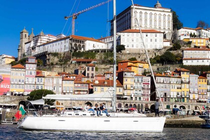 Porto: Sightseeing Sailboat Cruise on the Douro River