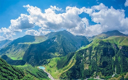 Tbilisi: En dagstur til Zhinvali, Ananuri, Gudauri og Kazbegi