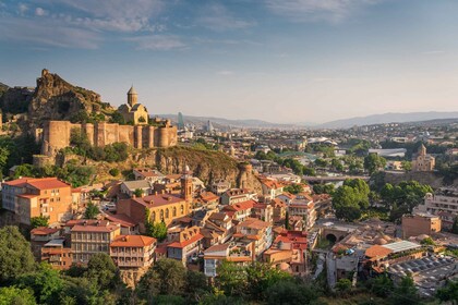 Tbilisi: recorrido a pie por el casco antiguo con vino y teleféricos