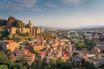 Tbilisi: tour a piedi nel centro storico con vino e funivie