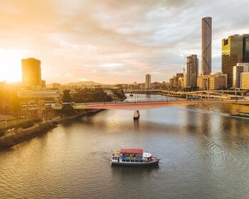 Brisbane: avondcruise op de rivier bij zonsondergang