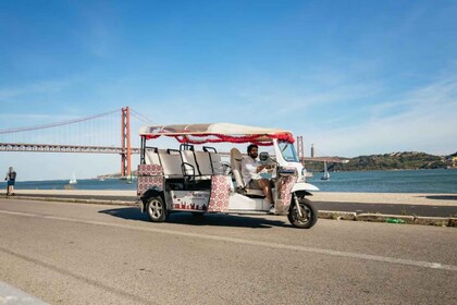 Lissabon: Privé Tuk-Tuk Tour met gids en ophalen van hotel