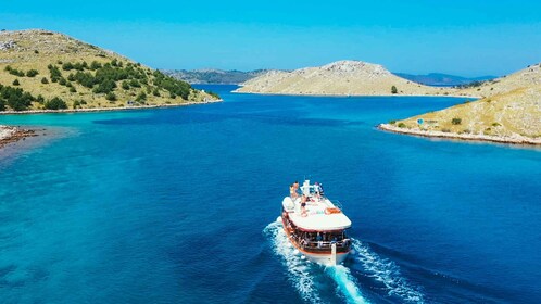 Zadar: Paseo en barco por Kornati con paradas para comer y nadar