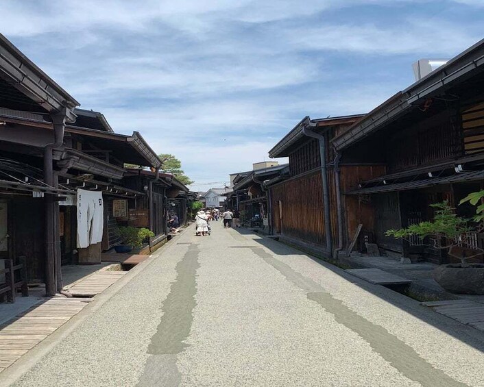 Takayama: Old Town Guided Walking Tour 45min.