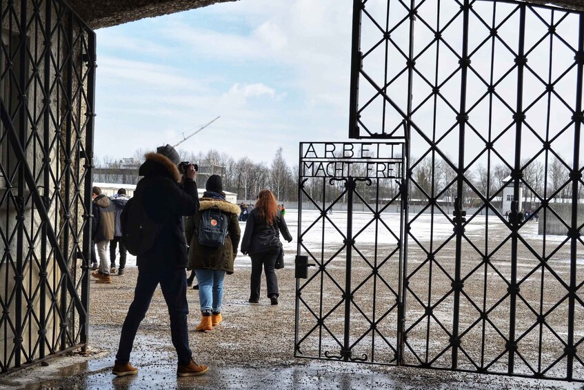 Picture 3 for Activity From Munich: Dachau Memorial Site Tour in Spanish