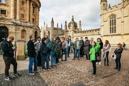 Oxford Tur Jalan Kaki Universitas dan Kota dengan Pemandu Alumni