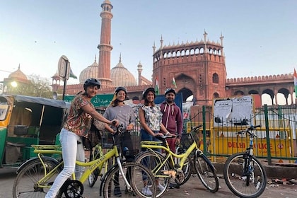 Old Delhi: 3.5-Hour Small-Group Bike Tour with Breakfast