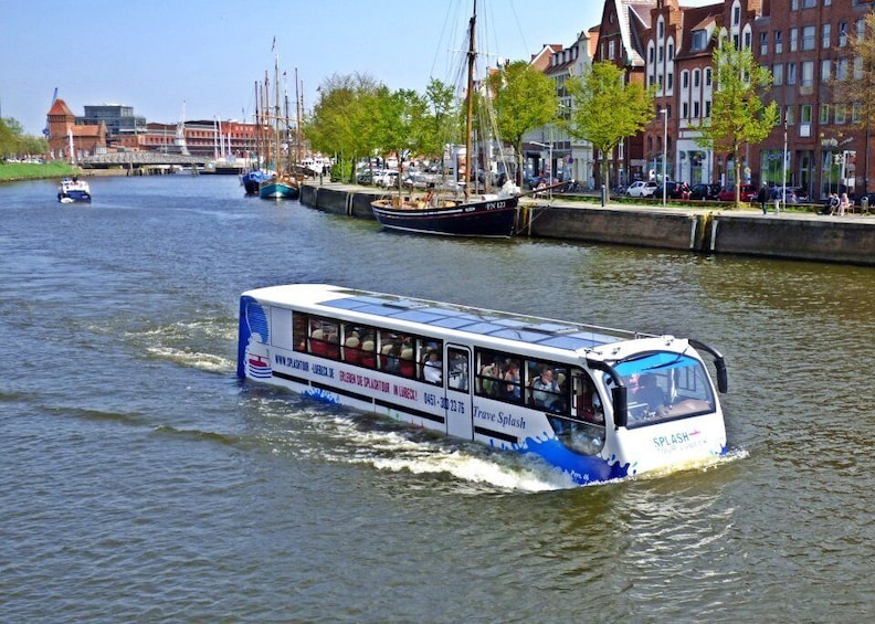 Lübeck: 1-Hour Splash Bus City Tour